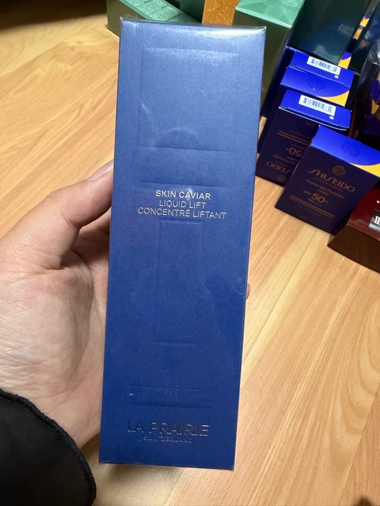 La Prairie Other - La Prairie Navy Blue Lifting and Firming Face Serum Box